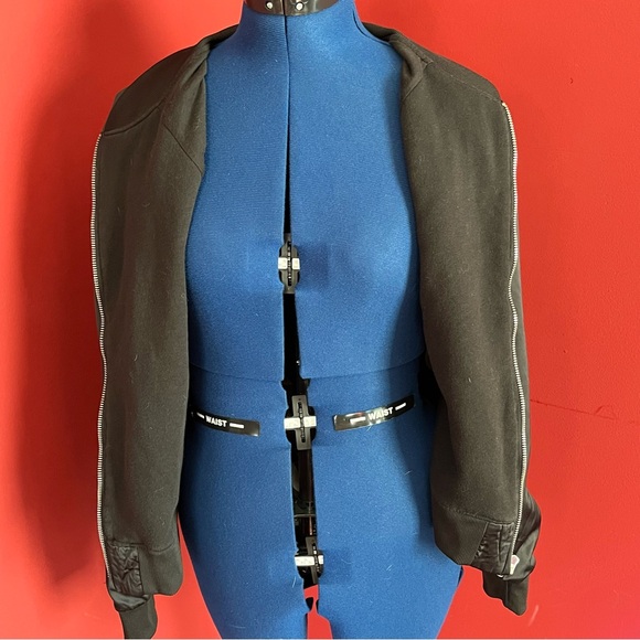 Victoria’s Secret PINK NFL NY Giants Bomber Jacket - Picture 6 of 14